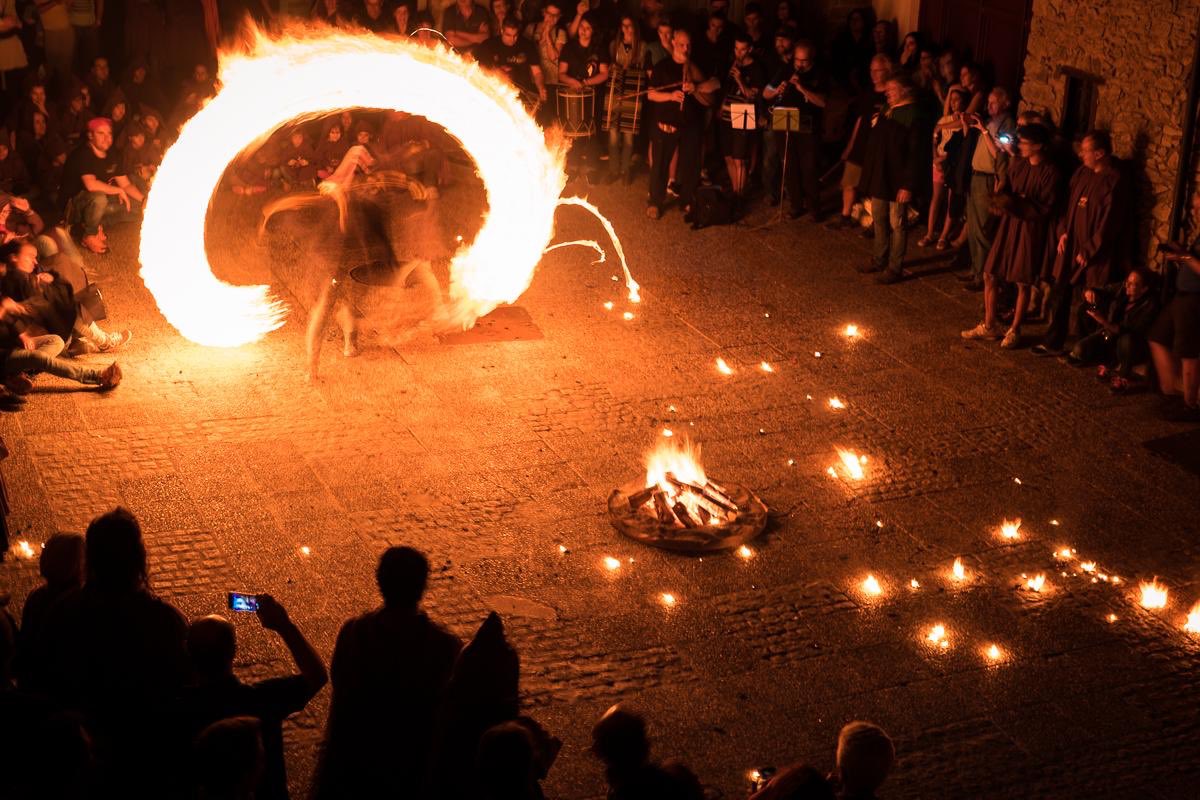 salmeydaa's tweet photo. El 23 de juny, us animo a veure i gaudir de les NOSTRES #falles, les del Pirineu, les de Sant Joan, són espectaculars i són d’aquí #rodaelfoc #tradicionsandorranes #fallespirineus #patrimonicultural @AssFallairesALV https://t.co/0gofDKTb7P