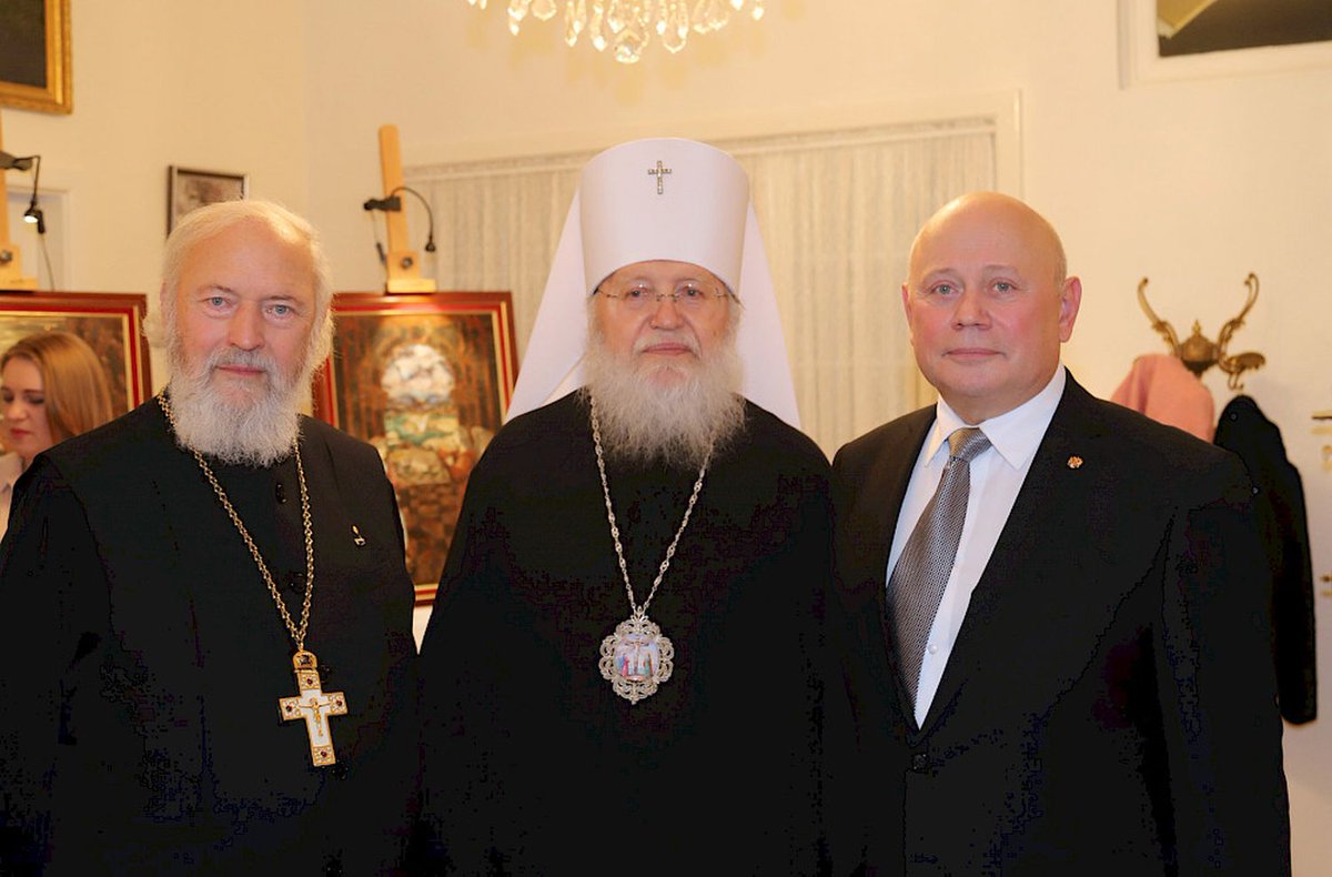 RusEmbAU's tweet photo. 24 апреля в резиденции Г.С.Логвинова состоялся прощальный прием. Собралось более 300 приглашенных, в том числе сотрудники МИДТ Австралии, главы дипломатических миссий, деятели науки и культуры, а также многие российские соотечественники. #RusEmbAu https://t.co/rOTgovHLln https://t.co/FA3JlibZAW
