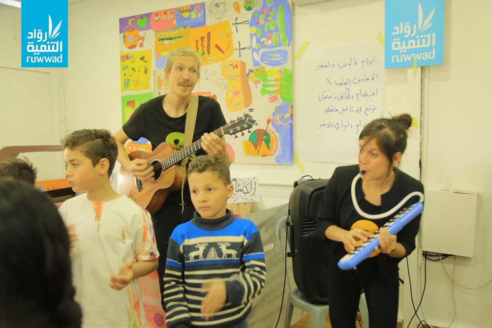 هدف التّدريب  إلى التّعمق في كيفية توظيف الموسيقى في تعلّم الأطفال متبوعة بتدريبات وتطبيق عملي للتدريب مع الأطفال واليافعين  لنحتفل ببرنامج خاص رائع  قدموا فيه أغنيتهم الخاصة بتوزيعهم وعزفهم  وأدائهم.
<a href="/soundsofchange_/">Sounds of Change</a>