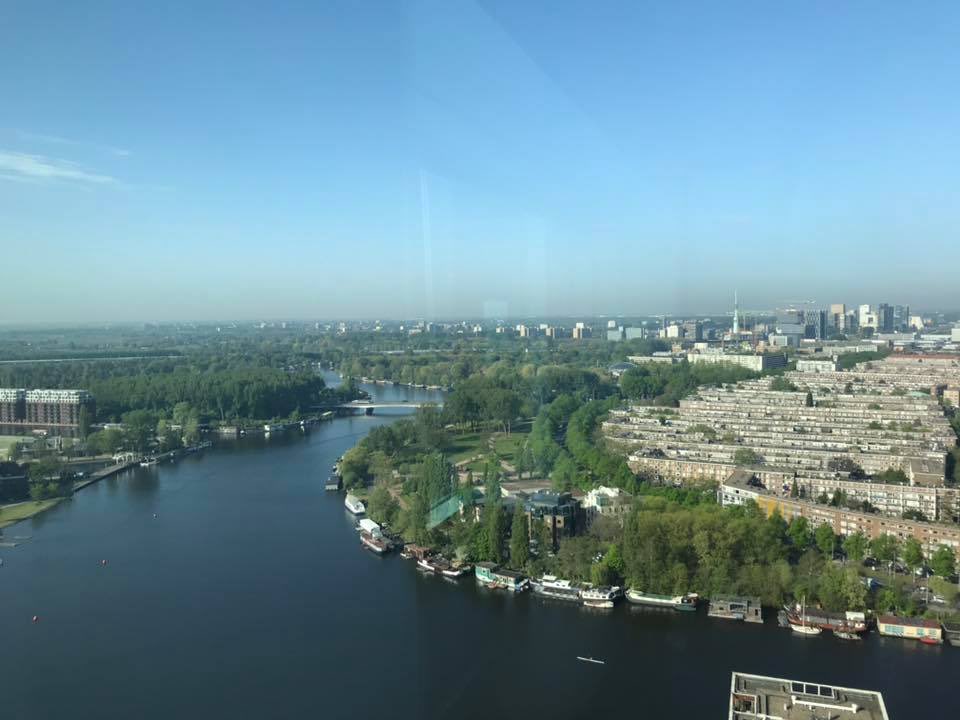 After an orange filled weekend, we start our Monday with blue skies! The view from your office at the Mondriaan Tower never disappoints #theofficeoperators #MondriaanTower #officewithaview