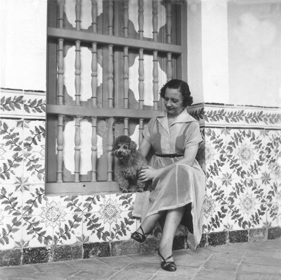 'Escribir es defender la soledad en la que vivo', María Zambrano (1904-1991).
-
#EsaBelleza #madeinspain #spanishwomen #WomenPower #Literature