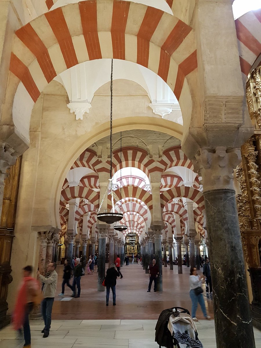 rabier1967's tweet photo. La mosquée cathédrale de Cordoba...jamais vu un lieu si grandiose https://t.co/qyIX5ENNYh