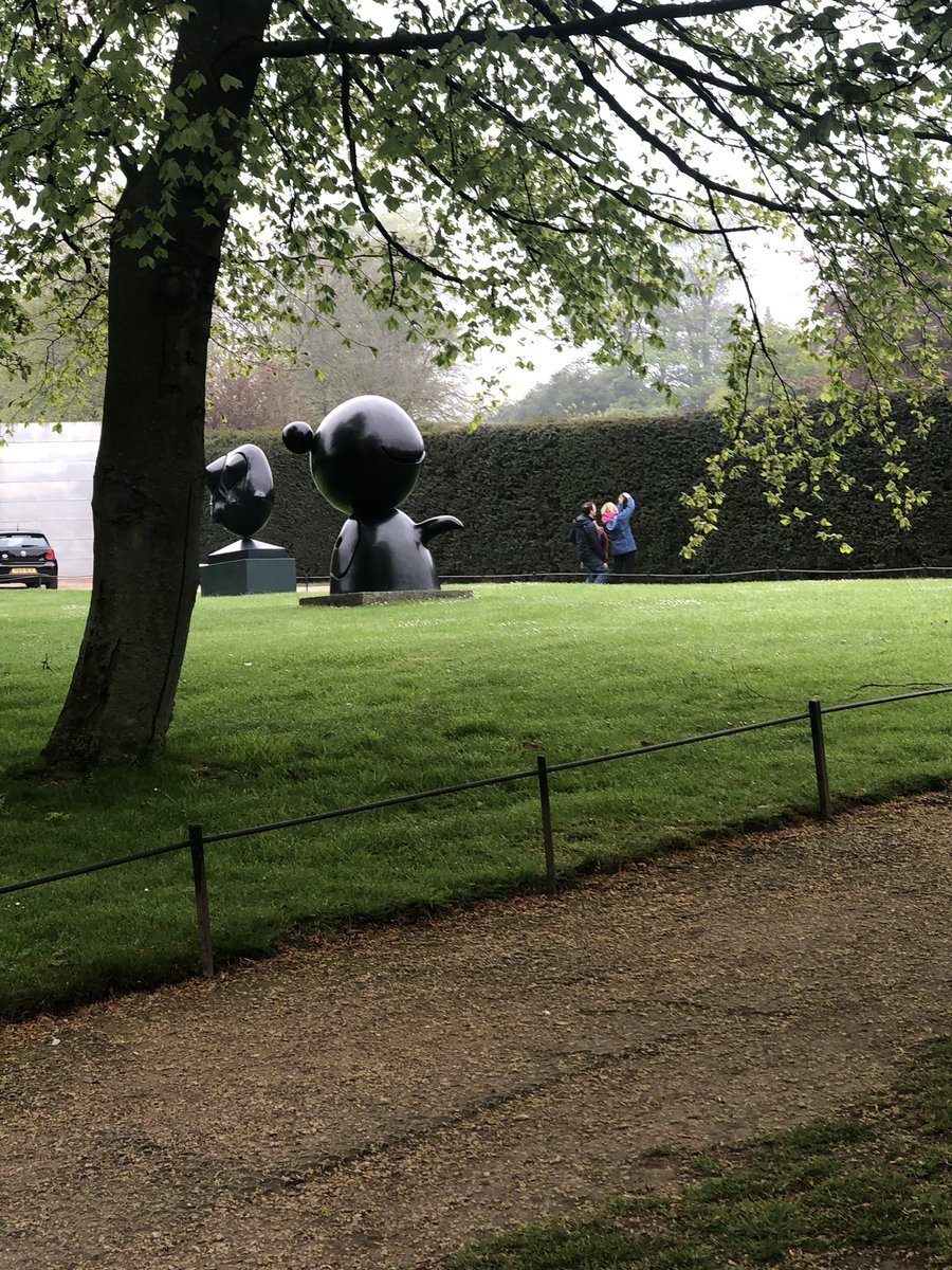 adelelassu's tweet image. PwC leadership development programme off on their warm up activitity of a selfie scavenger hunt  @YSPsculpture  with us @TeamActivPlus #leadership #businessdevelopment #teamwork