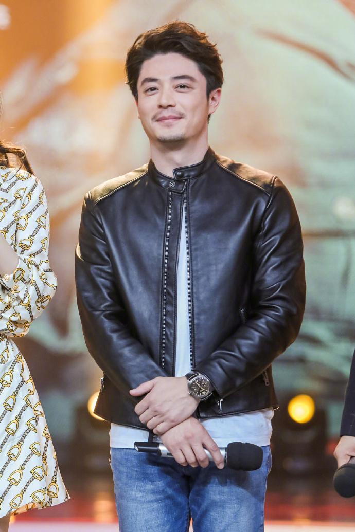 dramapotatoes's tweet photo. #YangMi and #WallaceHuo attend Hunan TV's industry event to introduce their upcoming drama, #ZhuMengQingYuan (previously #TheGreatCraftsman, change in Chinese title) which will be premiering 6th May on Hunan TV!

#筑梦情缘 #霍建华 #杨幂 #huojianhua #cdrama https://t.co/3NT3NYTeDp