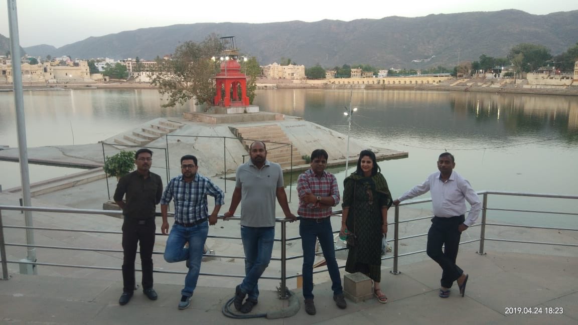 sakshijoshii's tweet photo. एकमात्र ब्रह्मा जी का मंदिर और अजमेर शरीफ़ दरगाह, एक ही दिन में दो बार आशीर्वाद मिल गया मुझे 😊 https://t.co/vlHedqSiea