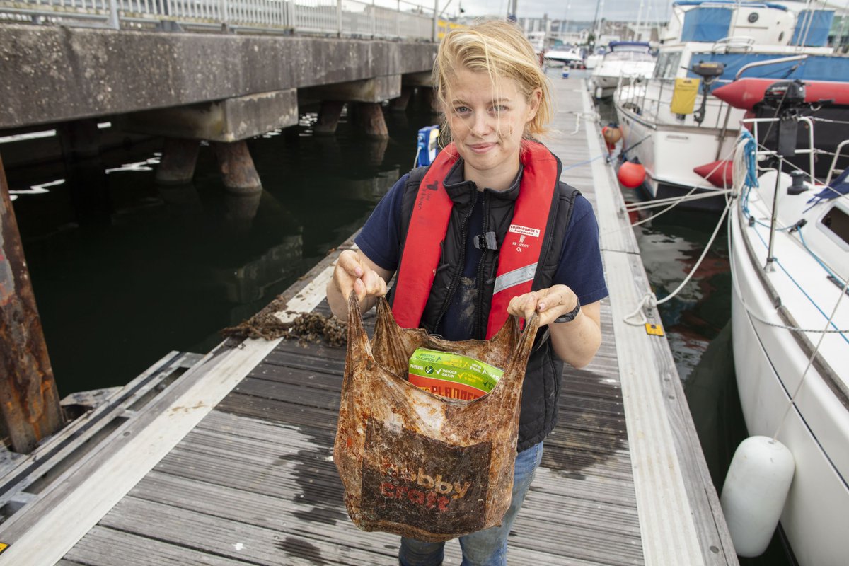 Bolsa biodegradable aún sirve para llevar la compra después de 3 años en el mar [EN]