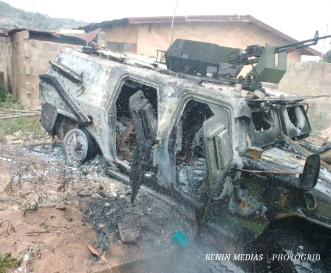 Législatives au Bénin : Les populations  brûlent un char dans la ville de  Savè lors d'une  manifestation pour dénoncer l'exclusion de l'opposition !