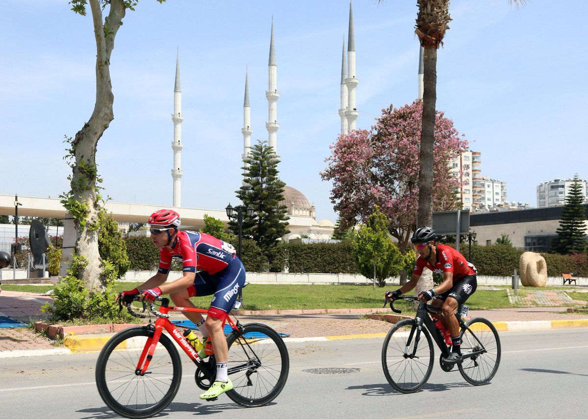 5. Tour Of Mersin’in Tüm Etaplar Klasman Takım birinci olan takım ise 38 saat 27 dakika 45 saniyelik derecesi ile Belarus’tan Minsk Cycling Team olmuştur. <a href="/MersinValiligi/">Mersin Valiliği</a> <a href="/mersin_bld/">Mersin Büyükşehir Belediyesi</a> <a href="/Bisikletfed/">Bisiklet Federasyonu</a> <a href="/korayaldemir_/">Koray Aldemir</a> <a href="/agcamurat/">Murat Ağca</a> <a href="/trbisiklettv/">bisiklettv</a> <a href="/bisikletta/">Bisikletta</a> <a href="/Bisiklet_Forum/">Bisiklet Forum</a>