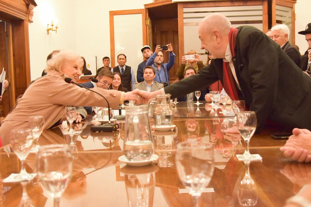 LuisFelipeSapag's tweet photo. Nuestro gobernador @OmarGutierrezOk declaró Huesped de Honor del la pcia de #Neuquén a Estela y continúa con la trayectoria de #DonFelipe de reconocimiento y gran valor a la labor de ella junto a @abuelasdifusion https://t.co/nY0MSYNhmd