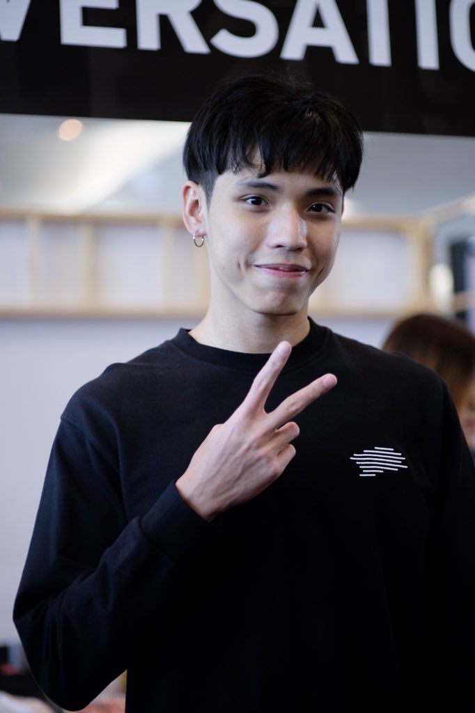 mmangporxd's tweet photo. ยืนหนึ่งเรื่องรอยยิ้มมมมม 😘😘😘
#namechp
#Chulacuteboy
#conversationthailand https://t.co/jymSv06dnh