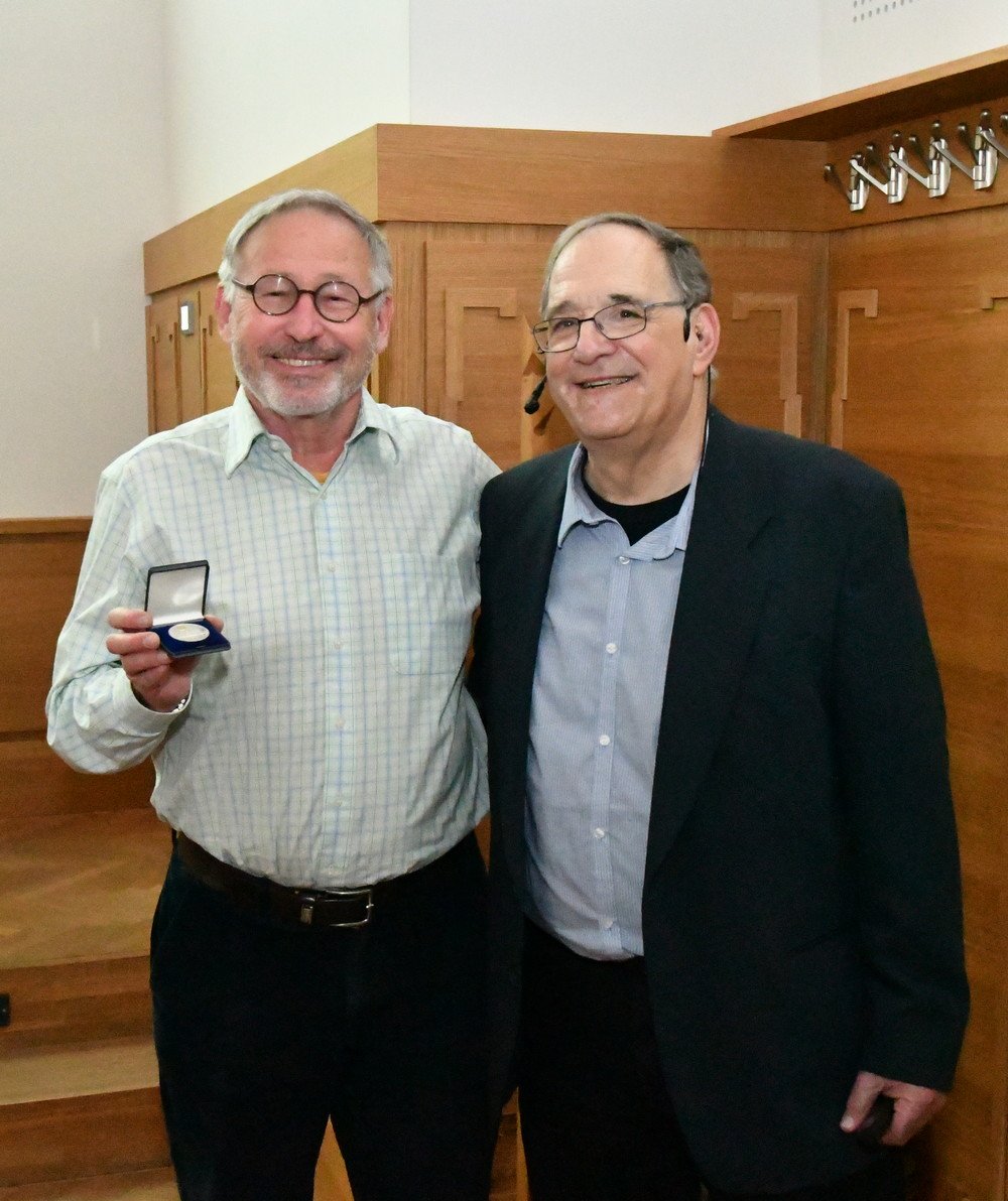 IOCBPrague's tweet image. Happy to have Prof. Ron Naaman (@WeizmannScience) for an #IOCBInvitedLecture at #IOCBPrague today talking about how polarized spin and chiral molecules affect our life.