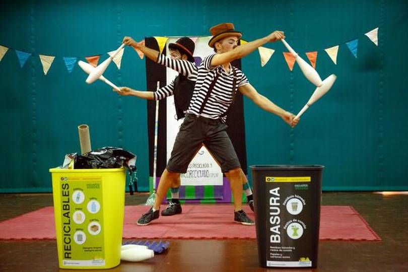 Energic_io's tweet photo. 🤹Sensibilisation 🤹
En Argentine, la compagnie - Le Cirque Recyclé - organise des représentations dans les #écoles, pour sensibiliser au #tri des #déchets de façon ludique et interactive. ♻️🇦🇷 
👉https://t.co/8jZTiqH6d1 via @ID_LinfoDurable 
#Energic #Environnement #waste https://t.co/SdkbpdbbYD