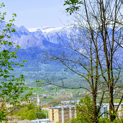 VisionLily's tweet photo. My view last Monday - not so dramatic this week but looking at this again is kind of inspiring #MondayMotivation #Feltre #distanthills https://t.co/1cvFrA6yYG