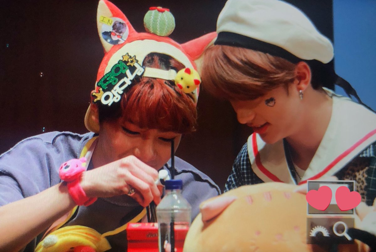 hyjwithji's tweet photo. ไซน์วันนี้ 💛💖 #HyunIn #ฮยอนอิน #StrayKids https://t.co/6XKu7o3s7V