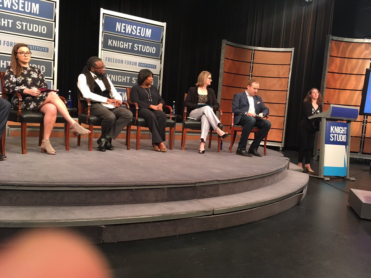 poonam_s's tweet image. #digitalroundtable 59% of links on @Twitter are being shared without being opened