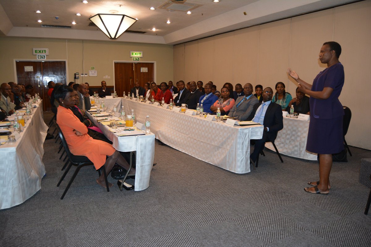 AdultRapeClinic's tweet photo. Mrs Chigwedere gives a presentation on the Problems in Sexual offences dockets. IOs need to do their jobs well not only for perpetrators to be put to jail but to also make sure innocent people are not wrongfully arrested. #VFUtraining https://t.co/c5HPLbsZ7G