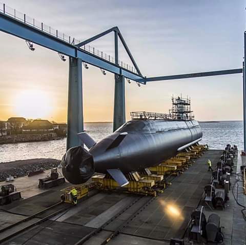 TRUFAULT's tweet photo. El #submarino sueco HSwMS #Södermanland antes de su lanzamiento al #mar.
Véase que las hélice permanece oculta a los ojos.. #indiscretos!
#Submarines @DefensaCom @REjercitos @Armada_esp @D__Mitch @NavantiaOficial @will_pulido @MinsterTX @DragonLadyU2 @PePo_25 #Sweden #ARMY #navy https://t.co/F0AotgQQjL