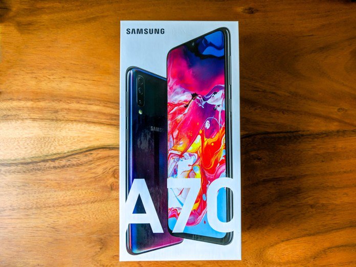 OnlyMobiles's tweet photo. You really do not need to pay huge down payment while buying a phone. #GalaxyA70 is now available with down payment of just Rs.2,899. Check https://t.co/yYTDUrCGZC https://t.co/9mKUZw86Mo