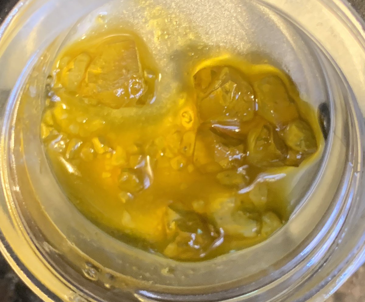 EmeraldZoo's tweet photo. And the shatter is melting like the cheese in a fondue pot! Who’s game for an early morning sesh #ZooStyle little bit of this, little bit o that and it’s #DabTime have a great day everyone! https://t.co/AA0RumY22z