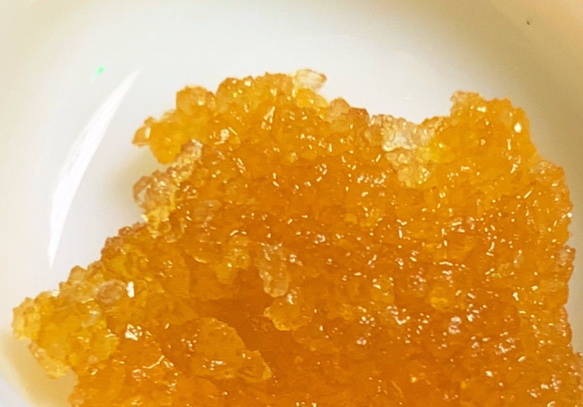 EmeraldZoo's tweet photo. And the shatter is melting like the cheese in a fondue pot! Who’s game for an early morning sesh #ZooStyle little bit of this, little bit o that and it’s #DabTime have a great day everyone! https://t.co/AA0RumY22z