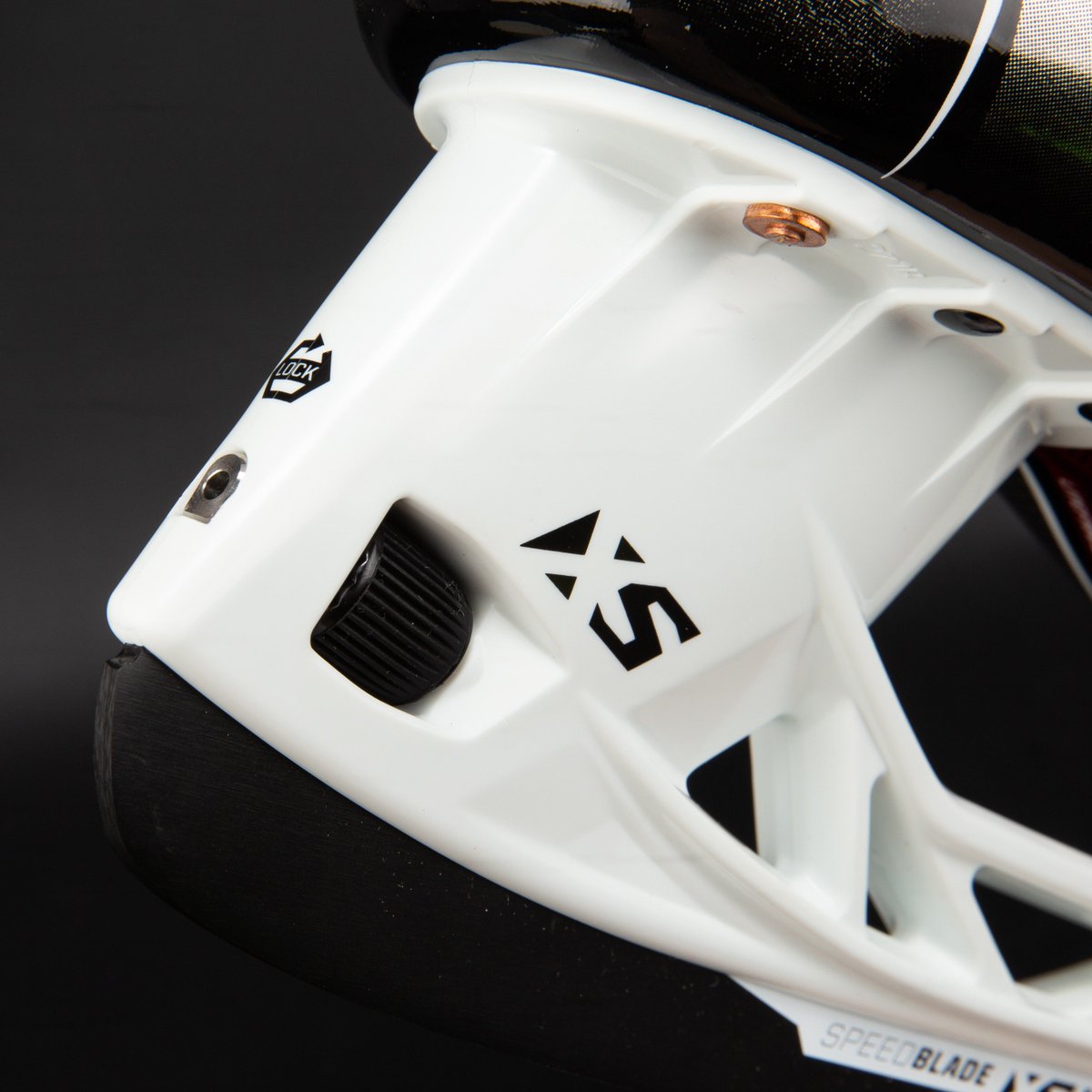 HockeyMonkey's tweet photo. We feel faster just by looking at the new JetSpeed FT2 skates from @CCMHockey! #TheresOnlyOne #OnePieceBoot #JetSpeedFT2 https://t.co/Tmcn25CldU