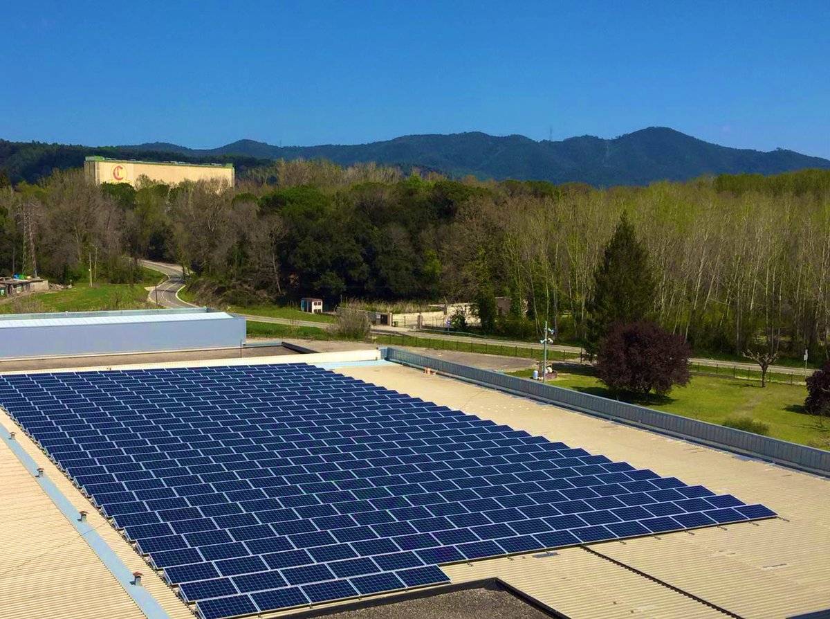 Configirona's tweet photo. Energía solar para la fabricación de nuestros productos.
Hace unas semanas terminamos la instalación de #panelesfotovoltaicos en el techo de nuestras instalaciones en Bonmatí (La Selva). #Gerio https://t.co/MMTdFhvw5D