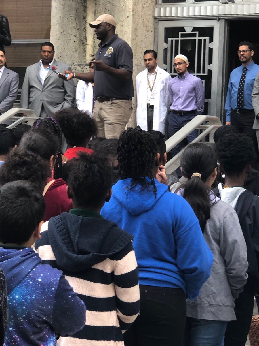 AlynthiaCurtis's tweet photo. ⁦@AthertonES⁩ 4th and 5th Grade Owls are visiting City Hall..... Minority Health Conference. #jerrydavis ⁦@HoustonTX⁩ https://t.co/5FBdefr3F0