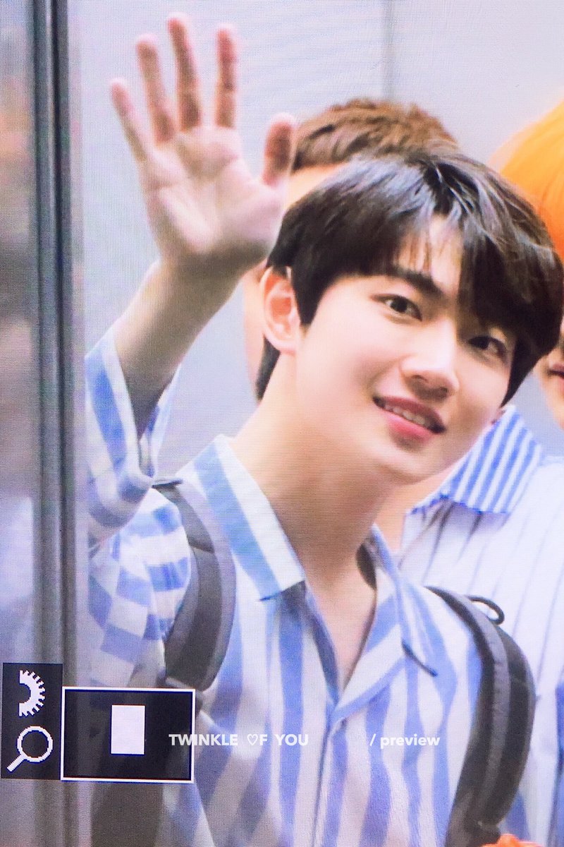 TWINKLEOFYOU's tweet photo. 190429 아이돌라디오 퇴근 🐰 preview

#안형섭 #형섭 #형섭X의웅 #hyeongseop https://t.co/71pxtvu5rU