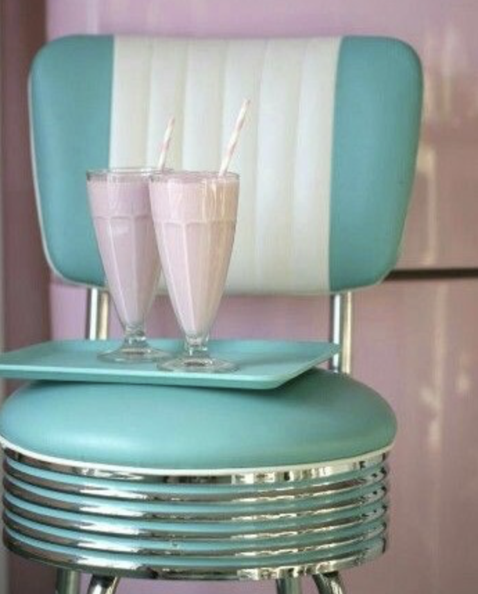 Is it milkshake time again? Well why not? Anyday is always a good day for a treat and we’re pretty sure you deserve one. Plus as the weather is warming up we are seriously craving strawberry milkshakes and we would definitely drink them everyday if we could!🍓 ✨ #powderpuffgirls