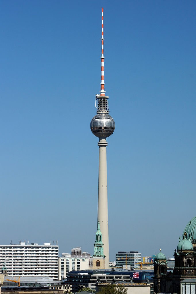Trekkapp's tweet photo. Berlín se puede ver desde las alturas. Concretamente desde varios edificios de la ciudad, uno de ellos es desde la Torre de la Televisió. Descubre más aquí https://t.co/aeQpjrm7T6 #turismo #Berlín https://t.co/3gCbB58Ym7