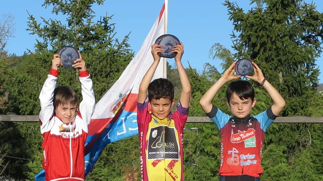 Equipo Collosa 
Gran nivel en el #Campeonato C y L BTT en Torre del Bierzo donde el #EquipoCollosa
logra 🏅 cinco podium.
🏅Promesa Fémina 
Bronce ⏩Noa Ruiz
🏅Promesa 
Plata ⏩Ander Tena
🏅Alevín Fémina
Oro⏩Lidia Castro
🏅 Alevín
Bronce⏩Hugo Muñoz
🏅 Infantil
 Oro⏩Sergio R.