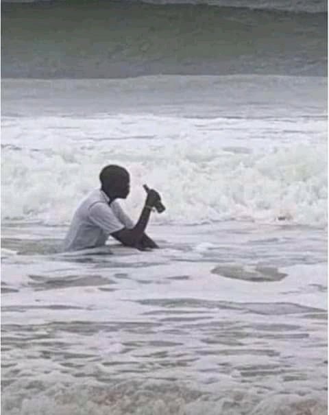 mxevaa_'s tweet image. Quand tu déchire tout ton cahier pour tricher pendant un contrôle et qu'au final t'as un 4,5/20