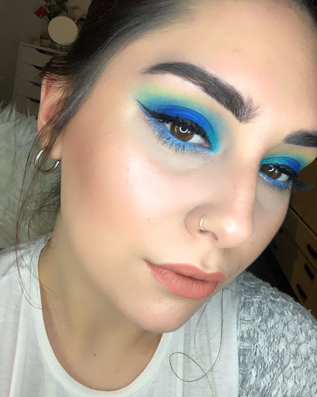 claudiamakeup3's tweet photo. Sapphire Obsessions de @hudabeauty 💙
MAKE Up con ella 😍
@sephora_spain #hudabeauty #sephora #sephoraspain #amethyst #paletteobsession  #video #youtubers #youtuber #youtube #especial #blogger #beautyblogger #bloggertenerife #bloggerspain #beauty #bell… https://t.co/CDIizQLnc9 https://t.co/SiJby2CQEY