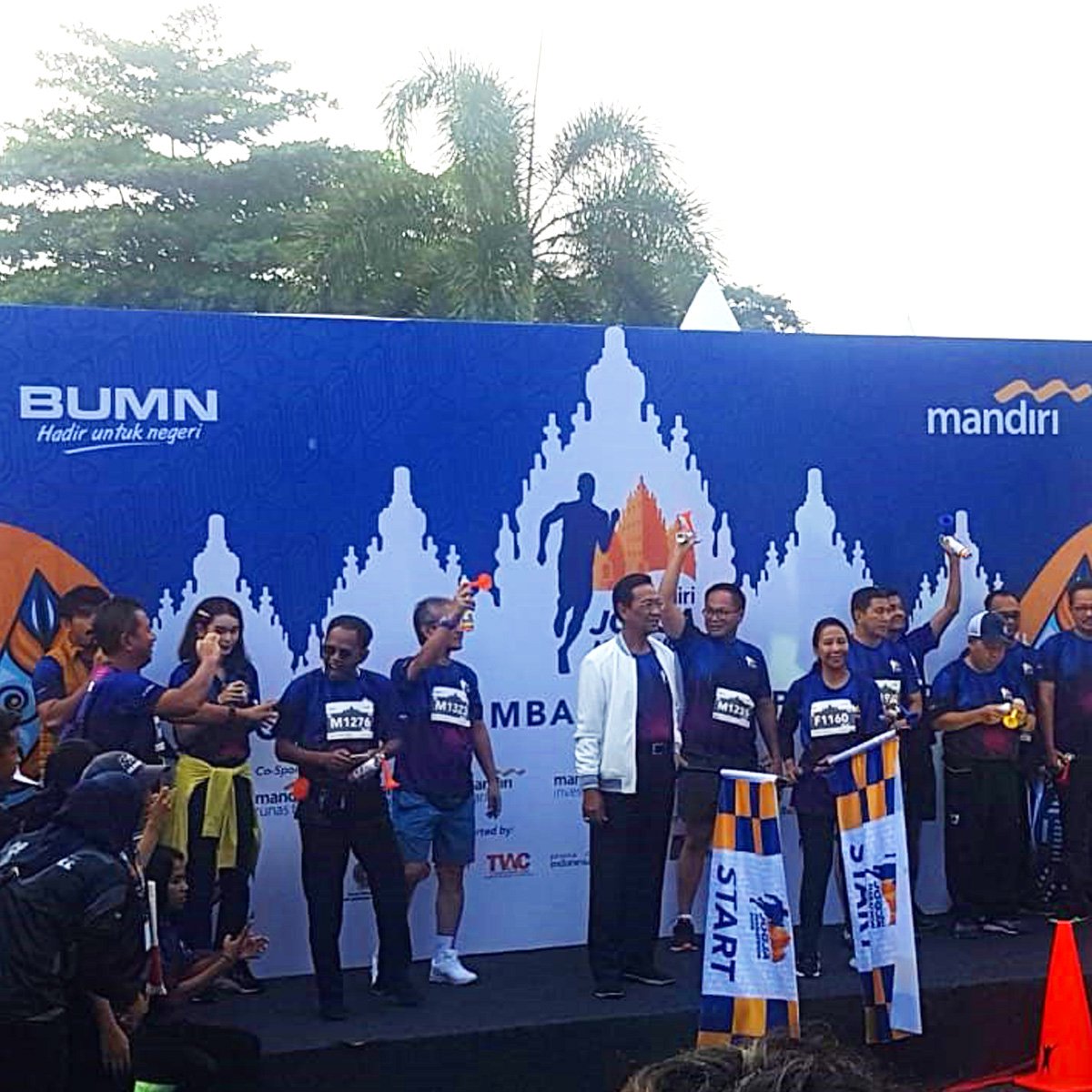 PlanetSportsRun's tweet image. Minggu, 28 April 2019 #JogjaMarathon kembali diadakan di Candi Prambanan, DIY. Peserta dari luar Jogja, bahkan dari luar negeri ikut memeriahkan lomba yang punya kategori 5K, 10K, half marathon &amp;amp; maraton ini. Katamu, seberapa greget event ini? #RUNNERid ow.ly/fF0x50t4cCi