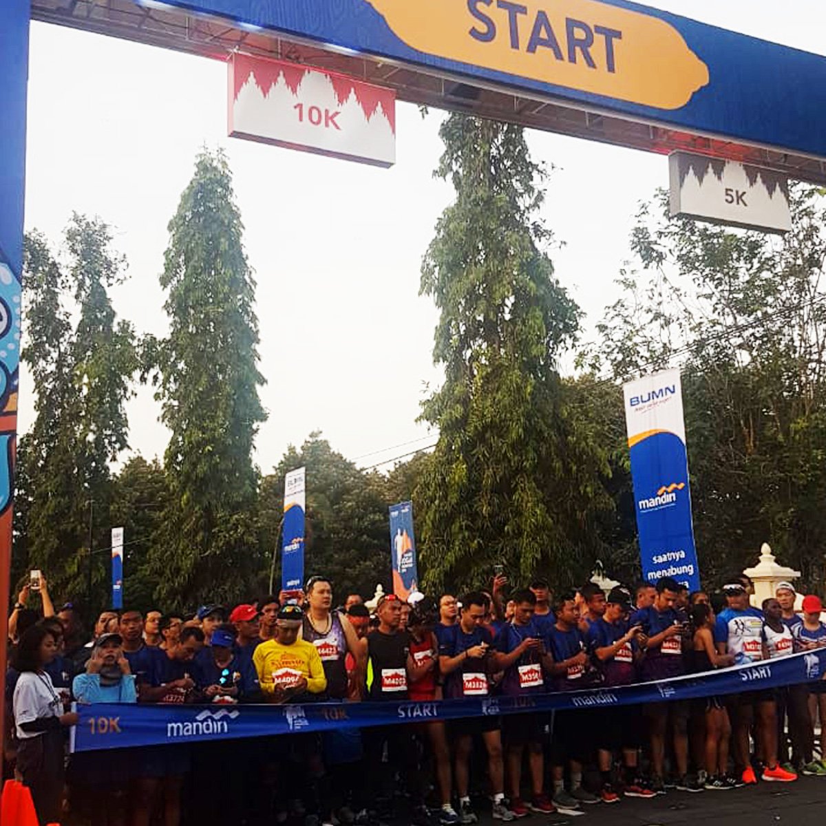 PlanetSportsRun's tweet image. Minggu, 28 April 2019 #JogjaMarathon kembali diadakan di Candi Prambanan, DIY. Peserta dari luar Jogja, bahkan dari luar negeri ikut memeriahkan lomba yang punya kategori 5K, 10K, half marathon &amp;amp; maraton ini. Katamu, seberapa greget event ini? #RUNNERid ow.ly/fF0x50t4cCi