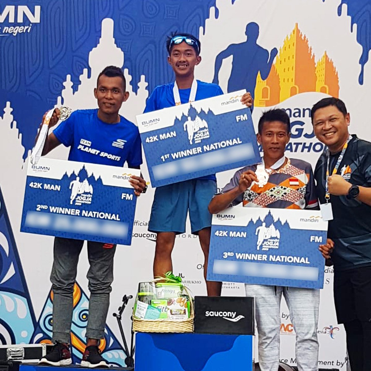 Minggu, 28 April 2019 #JogjaMarathon kembali diadakan di Candi Prambanan, DIY. Peserta dari luar Jogja, bahkan dari luar negeri ikut memeriahkan lomba yang punya kategori 5K, 10K, half marathon &amp; maraton ini. Katamu, seberapa greget event ini? #RUNNERid ow.ly/fF0x50t4cCi