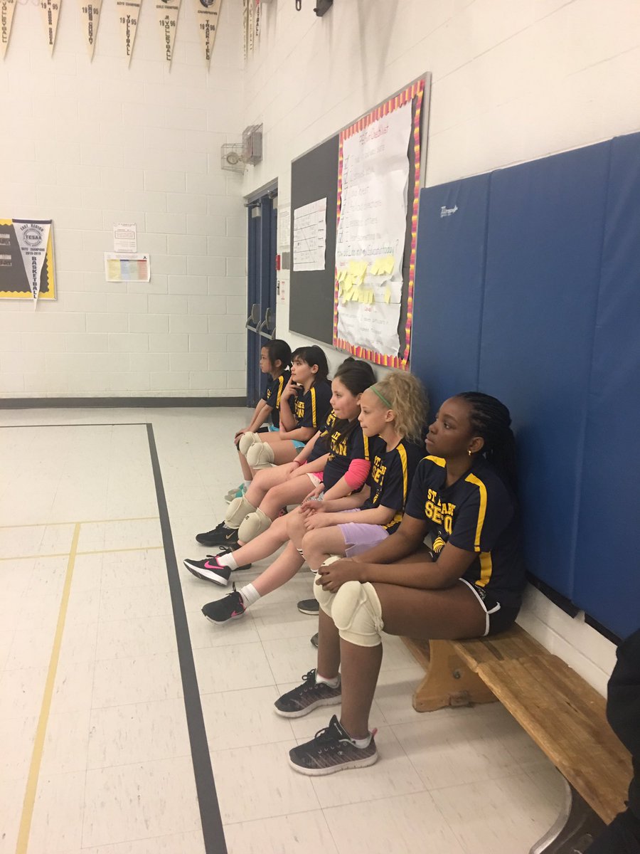 TcdsbSt's tweet photo. Congratulations junior girls volleyball players. Thank you Mr. G. https://t.co/AbhAUxCpSV
