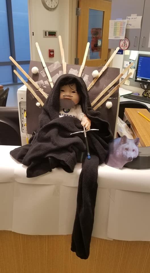 nanamoe's tweet photo. @GameOfThrones

3 year old Weymouth Boy, “the Mighty Quinn”holds court at Boston Children’s Hospital while battling brain cancer. He is an amazing and brave little boy! We are all pulling for “the mighty quinn” https://t.co/Yu8W229YTD