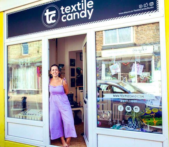 “The Art of Making Change” speaker #1:

Introducing Becky Burns from <a href="/TextileCandy/">Textile Candy</a> 🙌🏻

Becky will be sharing her story of setting up her own creative &amp; ethical enterprise in her hometown. 

Meet Becky at the lunch &amp; learn seminar 16/05 in Manchester 👉

eventbrite.co.uk/e/lunch-learn-…