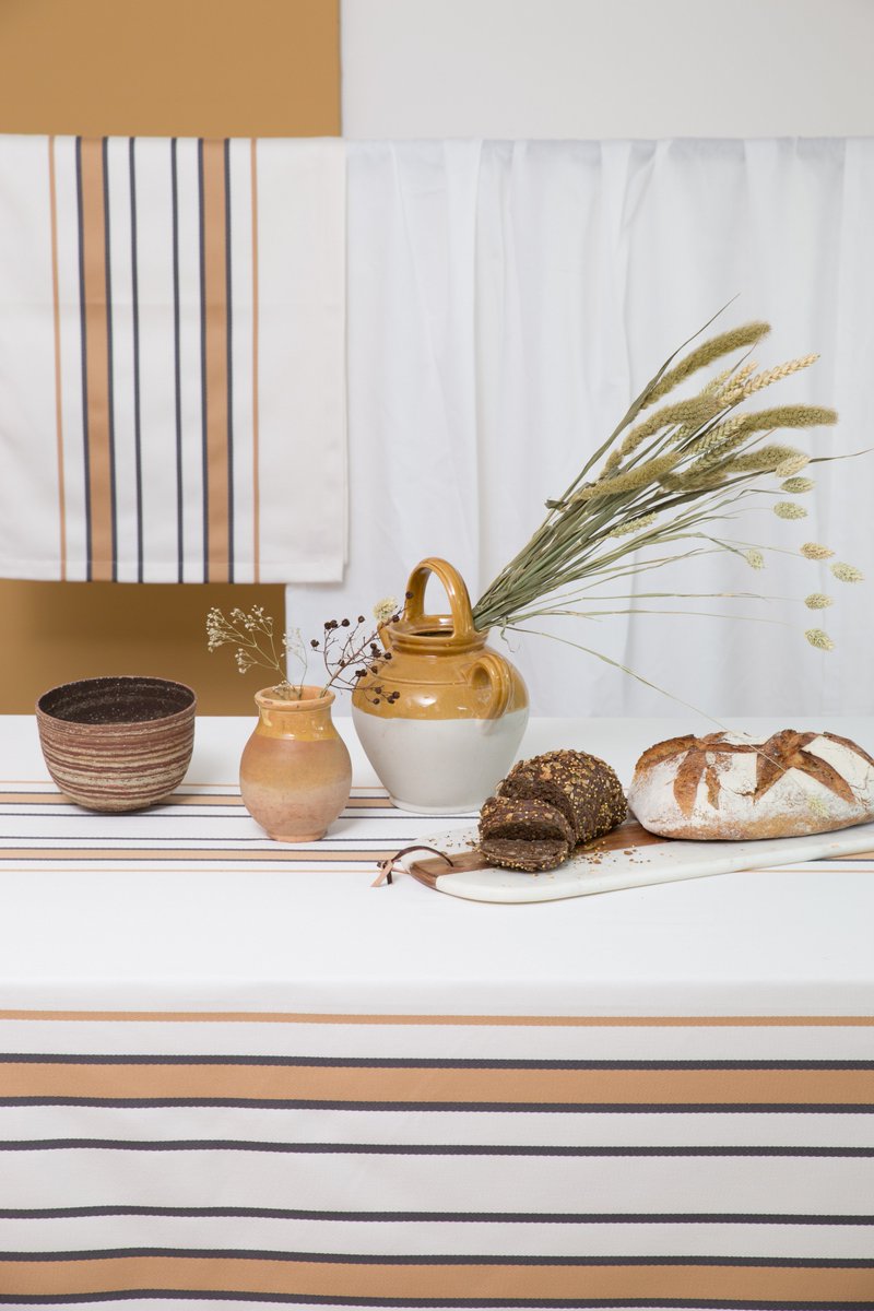 Espelette Argile ! 🌱
Votre couleur de nappe préférée, naturelle et douce, disponible dès à présent sur notre site internet : urlz.fr/9pMF
#nappe #espelette #couleur #decoration #beige