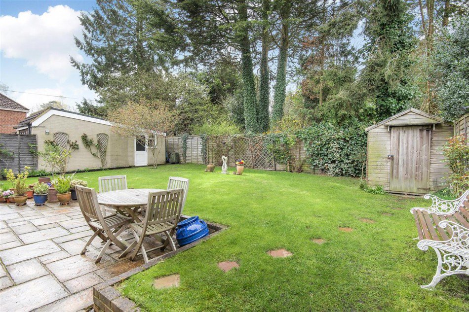 frankschippers on Twitter "For Sale Pinehill Road, Crowthorne £