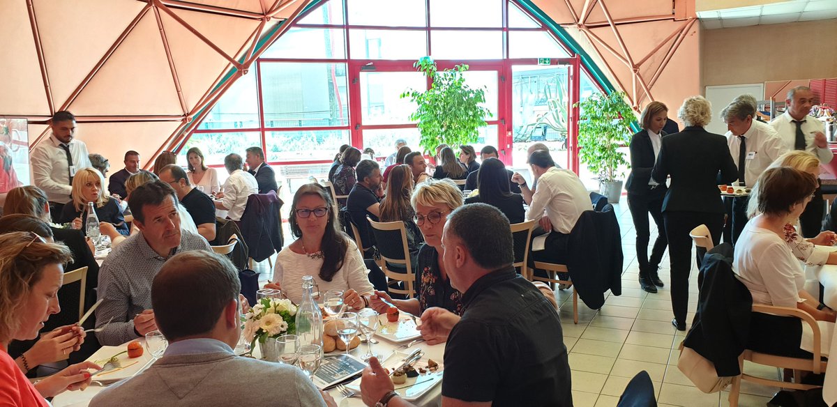 FTravail_06's tweet photo. 🔴Un Job à la Carte, recrutement innovant : Pôle emploi Cannes, avec la Faculté des Métiers, Syndicats Hôteliers-Restaurateurs, UMIH et Metro, organisent un recrutement en conditions réelles. 24 candidats formés durant 1 mois assurent aujourd'hui le service pour 23 restaurateurs. https://t.co/TXh0MlHZIG