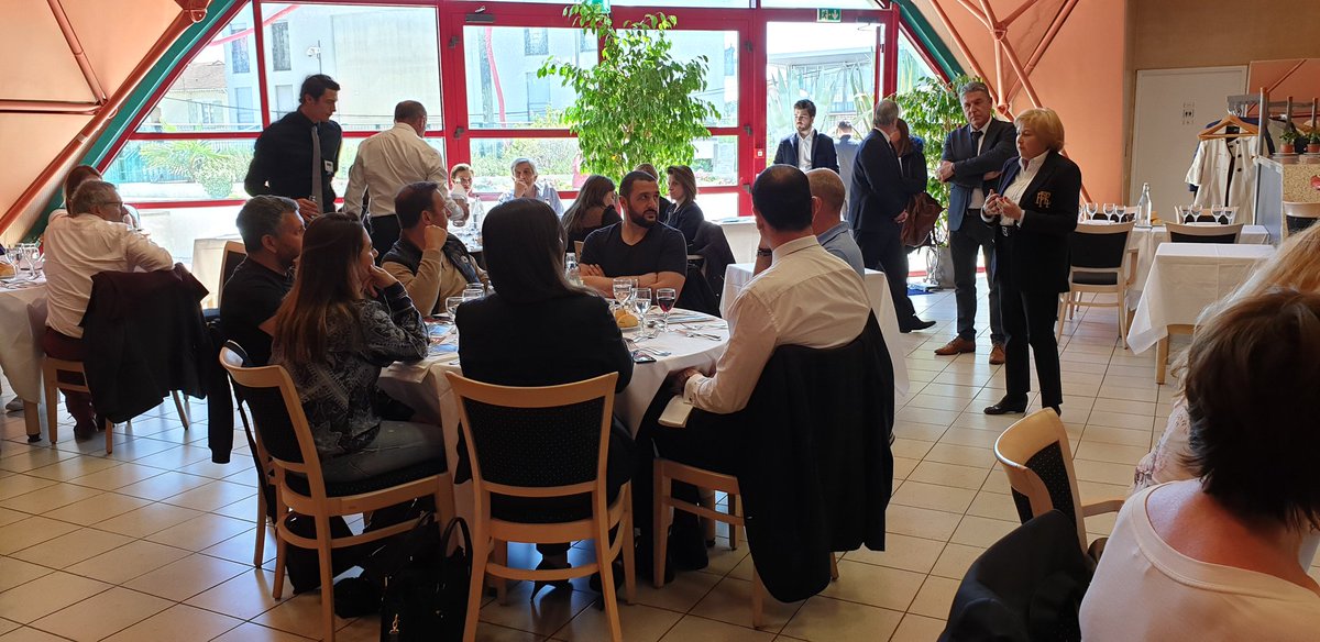 FTravail_06's tweet photo. 🔴Un Job à la Carte, recrutement innovant : Pôle emploi Cannes, avec la Faculté des Métiers, Syndicats Hôteliers-Restaurateurs, UMIH et Metro, organisent un recrutement en conditions réelles. 24 candidats formés durant 1 mois assurent aujourd'hui le service pour 23 restaurateurs. https://t.co/TXh0MlHZIG