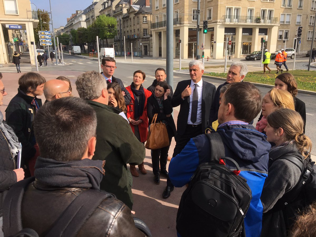 JoyauNicolas's tweet photo. Sur le quartier St-Jean avec @joelbruneau et @Herve_Morin suite Ă lâappel Ă projet « Ville reconstruite ». @RegionNormandie accompagne (2MâŹ) :
- les travaux du #POPAC ;
- la requalification des espaces St-Jean / Place Résistance ;
- la réhabilitation BBC du pÎle LemiÚre. #Caen https://t.co/XIHYacKI8Z