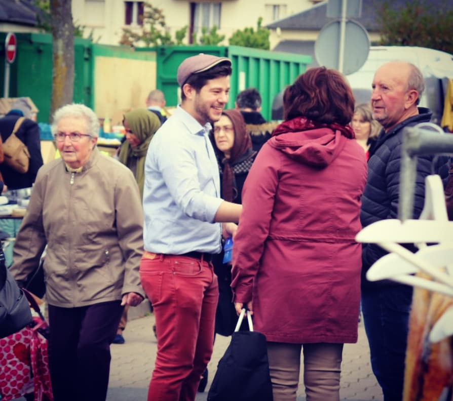 Lesjem41's tweet photo. Dimanche sur le marché des Rottes pour présenter la liste @Renaissance_UE aux vendomois 

#RenaissanceEuropeenne #Vendôme https://t.co/tVyj1s5o0H