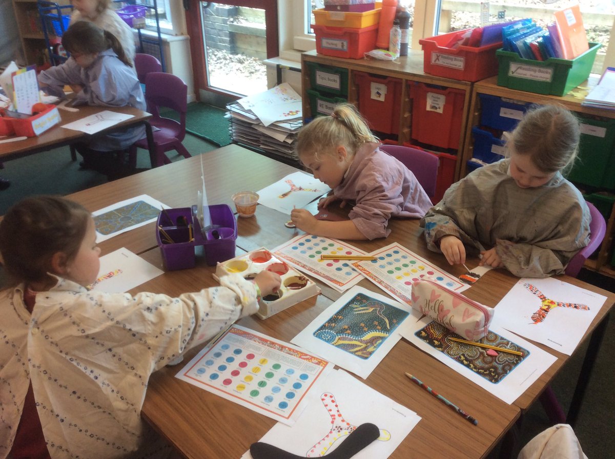 Year2_PPS's tweet photo. Boomerang painting using Aboriginal dot painting 🎨 https://t.co/IjDIdvuSS5