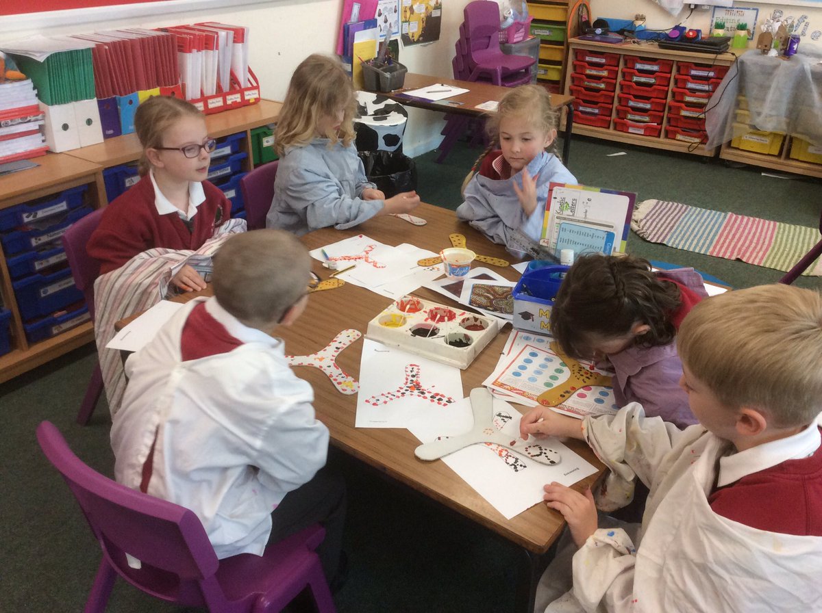 Year2_PPS's tweet photo. Boomerang painting using Aboriginal dot painting 🎨 https://t.co/IjDIdvuSS5