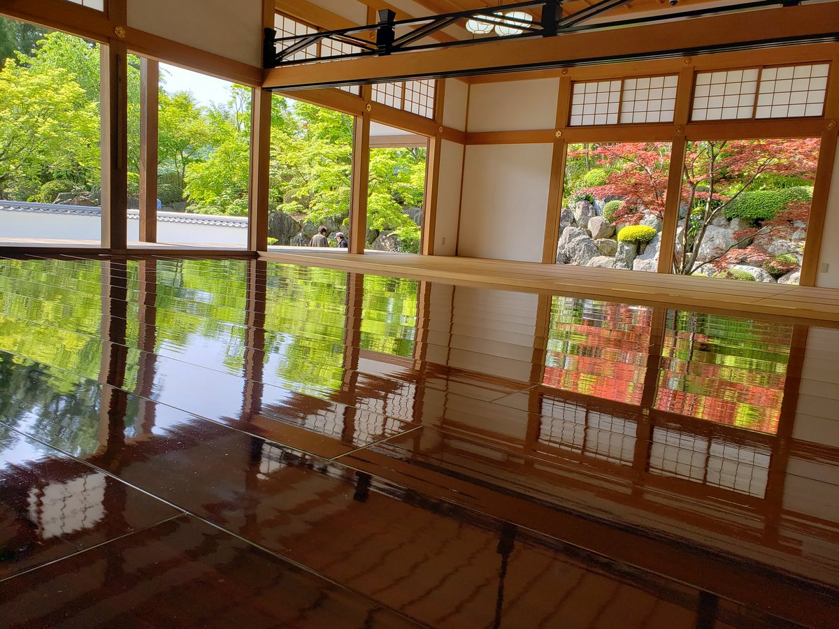 memi611016's tweet photo. 桐生市 宝徳寺 様
朝９時少し過ぎに到着も
駐車場いっぱい…
すでに御朱印を求める人が列をなし
御朱印は諦めました
#群馬県 #宝徳寺 https://t.co/gzsJLwUtEI