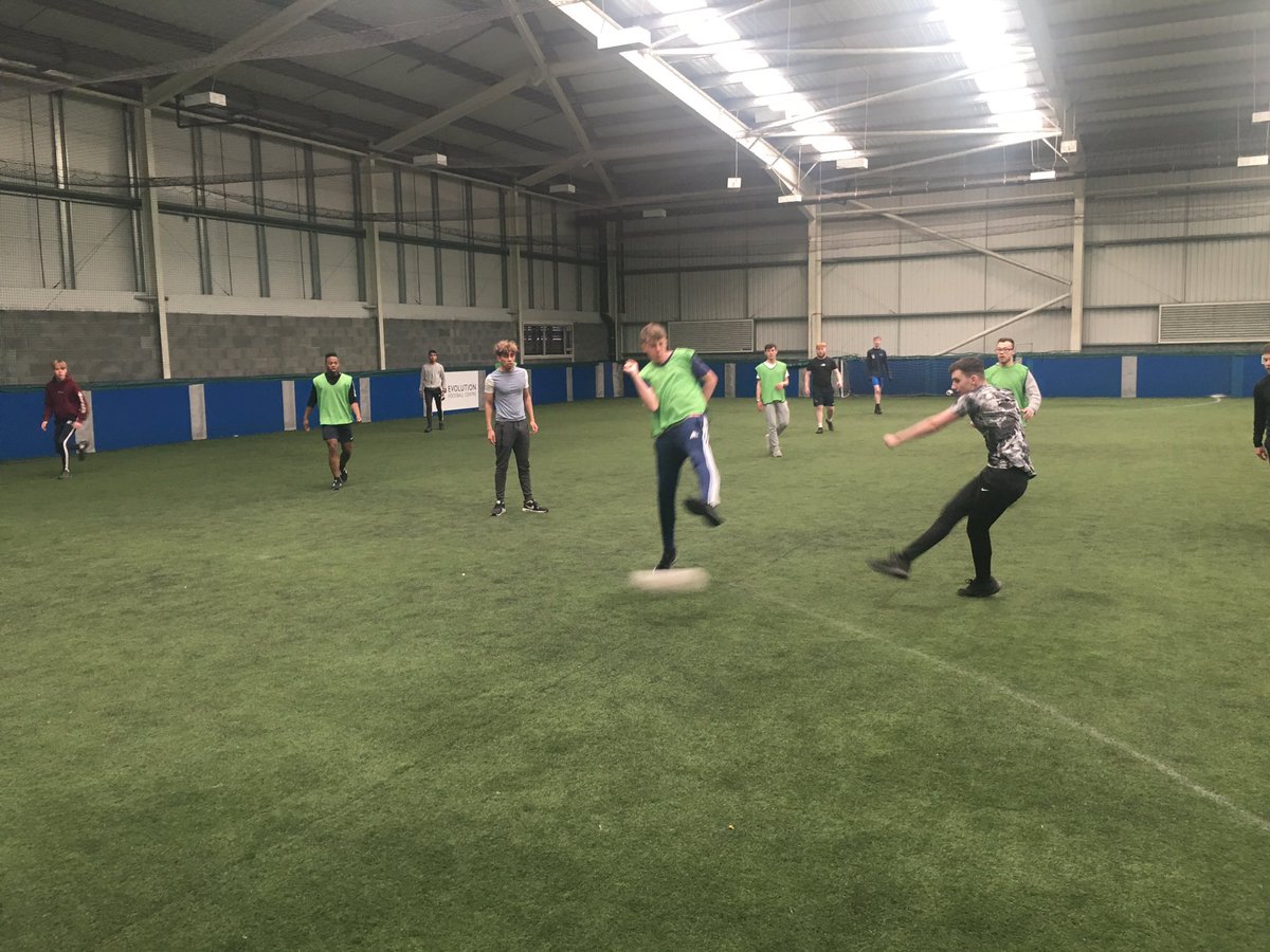 Interesting topic to start off the practical aspect of the coaching workshop at @EvoFootyCentre “Is coaching easy or complicated?” #youcan #futuremeweek