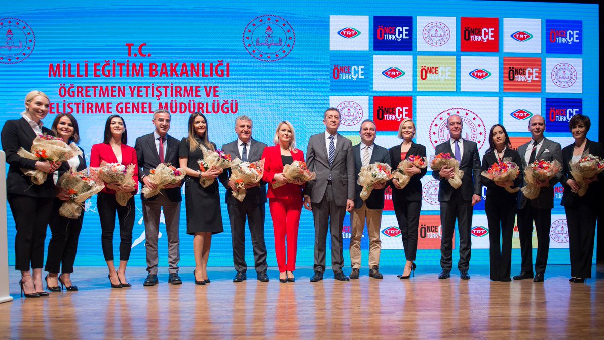 Türkçe bizim dil bayrağımız... 🇹🇷

Öğretmenlerimizin Türkçeyi daha özenli kullanmaları için “Önce Türkçe” projesini başlattık. İş birlikleri için TRT'ye ve özel TV kanallarımızın çok değerli haber spikerlerine teşekkür ediyorum.

#ÖnceTürkçe her zaman Türkçe!